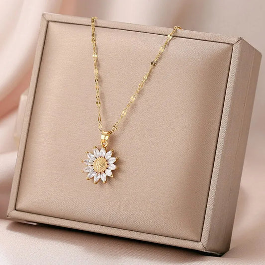 Luxury style flower pendant-